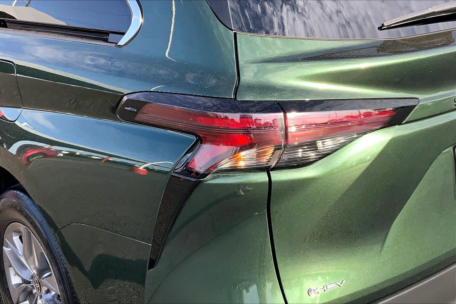 Certified 2025 Toyota Sienna LE w/ LE Plus Package FWD image 29