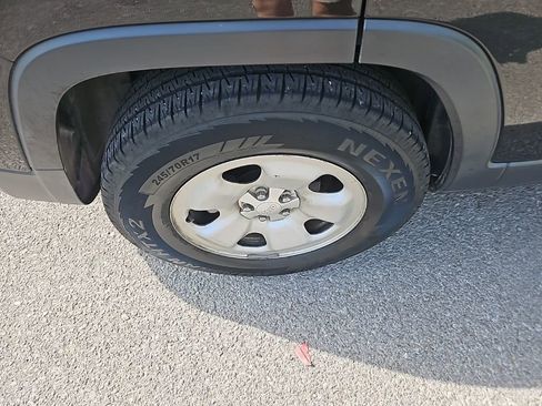 Used 2014 Jeep Cherokee Sport image 11