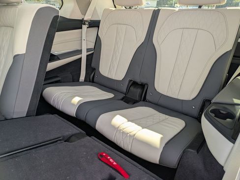 Used 2023 BMW X7 M60i w/ Executive Package image 29