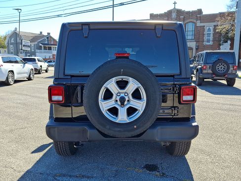 Used 2021 Jeep Wrangler Unlimited Sport image 6