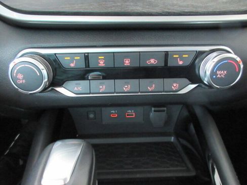 Used 2024 Nissan Altima 2.5 SV w/ SV Premium Package image 18