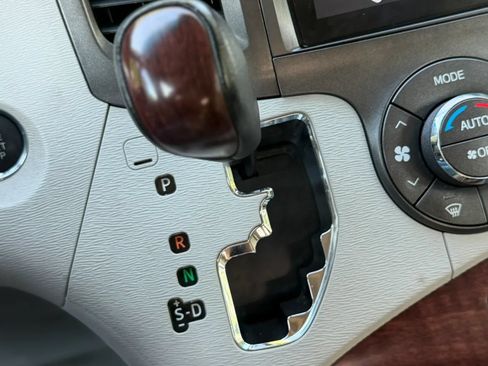 Used 2011 Toyota Sienna Limited w/ Premium Pkg FWD image 33