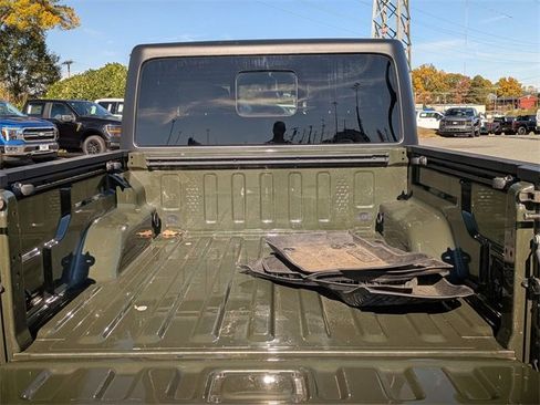 Used 2023 Jeep Gladiator Willys image 31