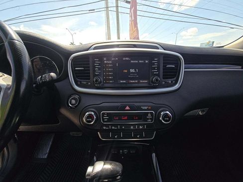 Used 2019 Kia Sorento SX AWD/4WD image 9