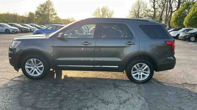 Used 2018 Ford Explorer XLT AWD/4WD image 4
