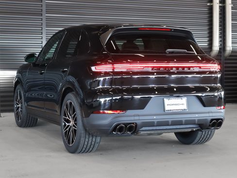 New 2026 Porsche Cayenne S image 3