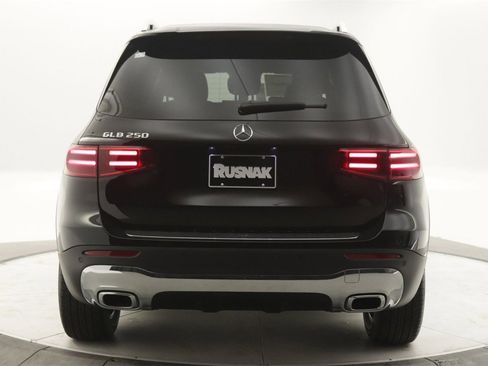 New 2025 Mercedes-Benz GLB 250 image 3