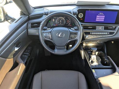 Certified 2025 Lexus ES 300h w/ Premium Package image 13