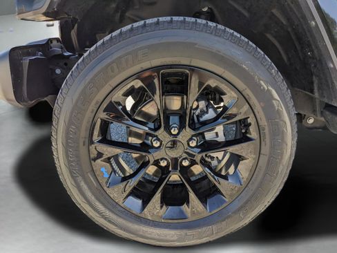 Used 2022 Jeep Wrangler Unlimited Sahara image 39