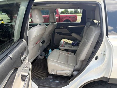 Used 2017 Toyota Highlander XLE AWD/4WD image 7