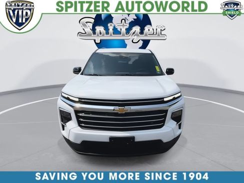 Used 2025 Chevrolet Traverse LT AWD/4WD image 3