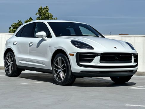 Used 2026 Porsche Macan AWD/4WD image 10
