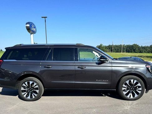 Used 2025 Ford Expedition Max Platinum w/ Driver's Package AWD/4WD image 2
