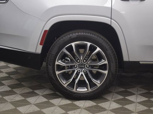 New 2024 Jeep Grand Wagoneer Series III AWD/4WD image 10