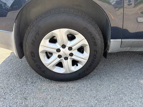 Used 2011 Chevrolet Traverse LS FWD image 6