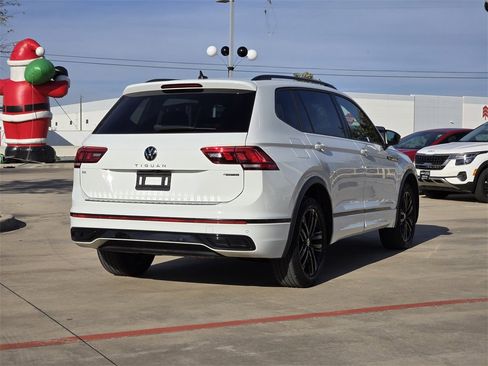 Used 2022 Volkswagen Tiguan SE R-Line image 4