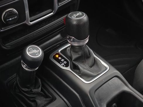 Used 2018 Jeep Wrangler Unlimited Sport image 22