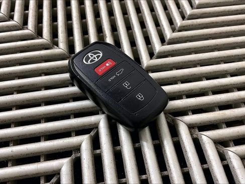 Used 2025 Toyota Corolla SE FWD image 11