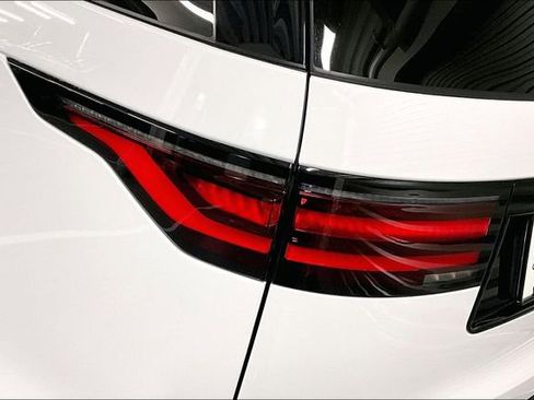 Certified 2025 Land Rover Discovery S AWD/4WD image 25