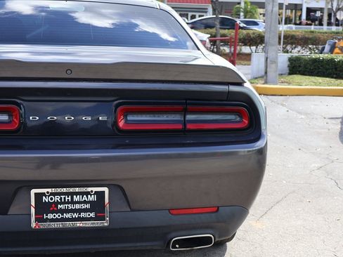 Used 2019 Dodge Challenger SXT image 11