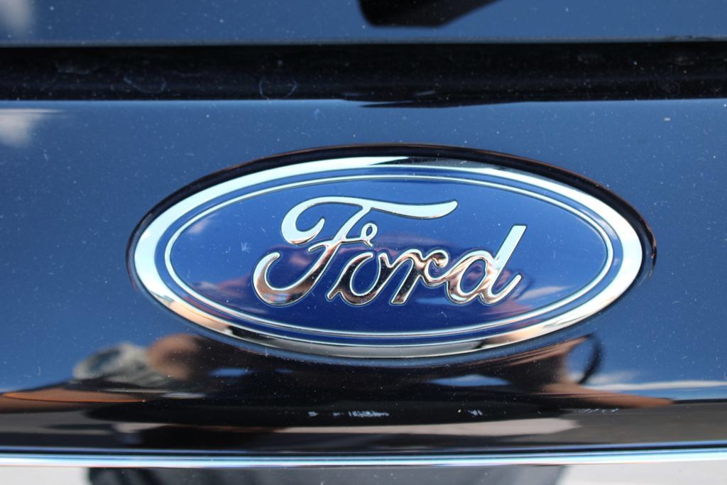 Used 2022 Ford Explorer Limited w/ Equipment Group 301A RWD image 14