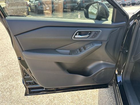 New 2026 Nissan Rogue Platinum w/ Platinum Premium Package image 8