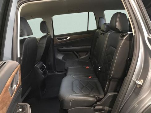 Used 2025 Volkswagen Atlas SE AWD/4WD image 12
