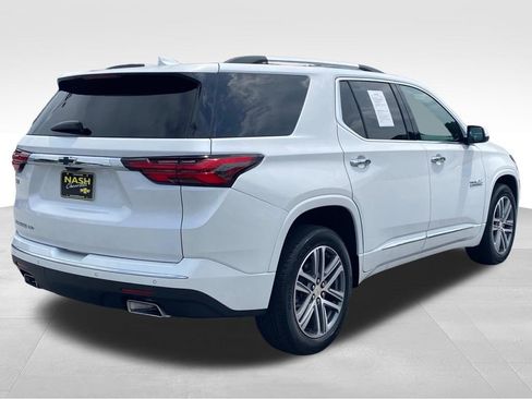 Used 2023 Chevrolet Traverse High Country image 3