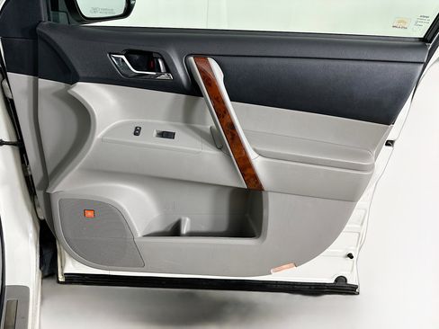 Used 2013 Toyota Highlander Limited image 35