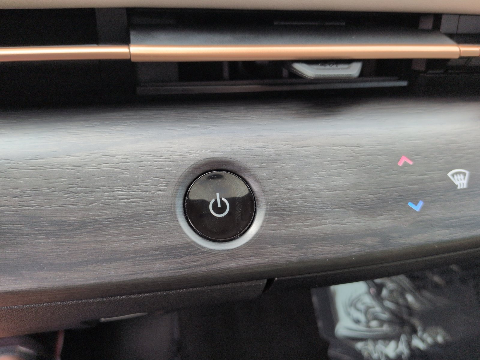 Used 2024 Nissan Ariya AWD image 18