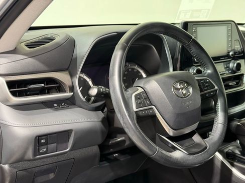 Certified 2022 Toyota Highlander XLE image 17