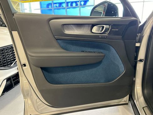 Certified 2023 Volvo XC40 Recharge Ultimate AWD/4WD image 9