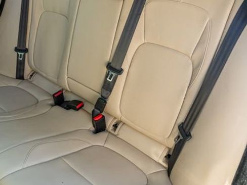 Used 2016 Jaguar XF Premium image 36