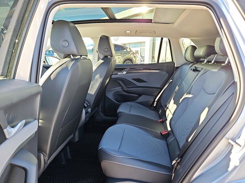 New 2026 Volkswagen Tiguan SE image 10