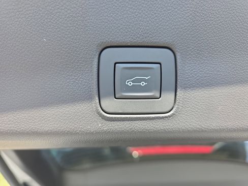 Used 2025 Chevrolet TrailBlazer RS w/ Convenience Package AWD/4WD image 13