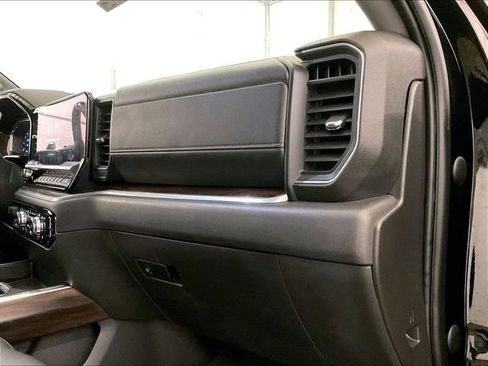 Used 2022 GMC Sierra 1500 SLT w/ SLT Premium Plus Package AWD/4WD image 15