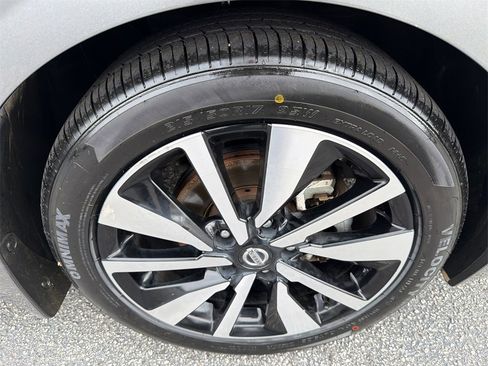 Used 2021 Nissan Sentra SV w/ SV Premium Package image 12