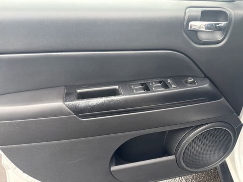 Used 2014 Jeep Compass Sport w/ Power Value Group image 12