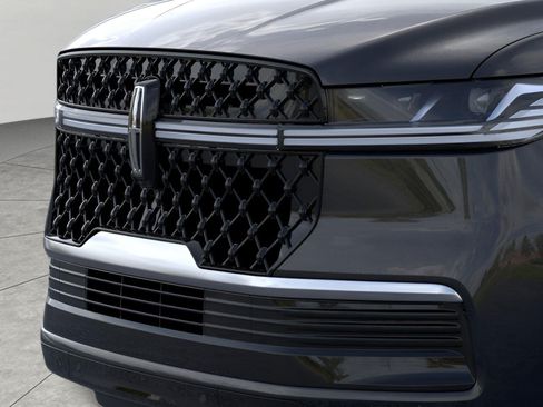 New 2026 Lincoln Navigator Reserve w/ Jet Appearance Package AWD/4WD image 17
