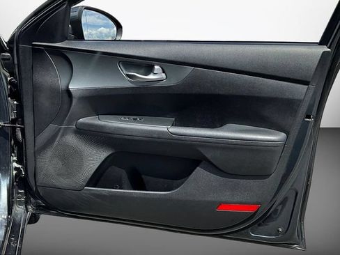 Used 2021 Kia Forte LXS FWD image 31
