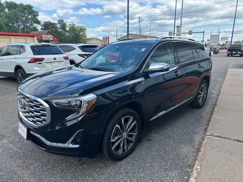Used 2020 GMC Terrain Denali w/ Denali Premium Package AWD/4WD image 3