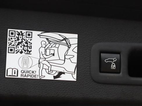 Used 2023 Toyota Sienna Platinum FWD image 10