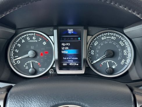 Used 2020 Toyota Tacoma TRD Off-Road w/ TRD Premium Off Road Package AWD/4WD image 23