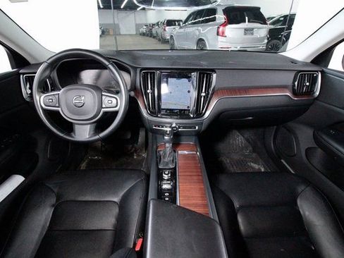 Used 2021 Volvo S60 T5 Momentum w/ Premium Package image 6