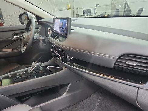 Used 2025 Nissan Rogue SL w/ SL Premium Package image 34