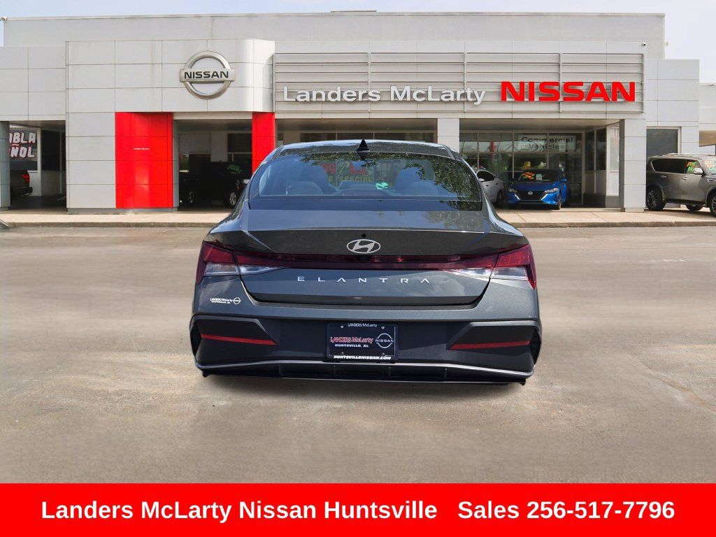 Used 2024 Hyundai Elantra SEL FWD image 6