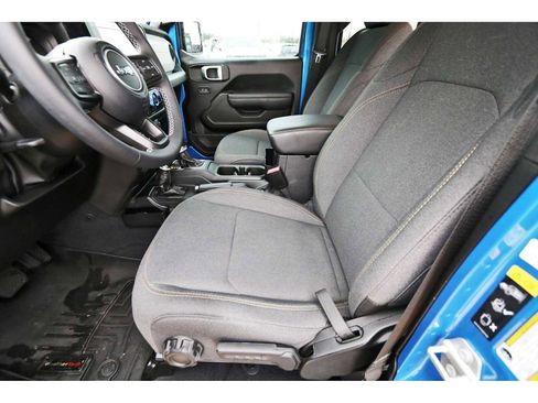 Used 2025 Jeep Wrangler Unlimited Sport AWD/4WD image 11