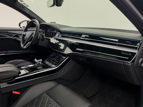 Used 2024 Audi S8 image 30