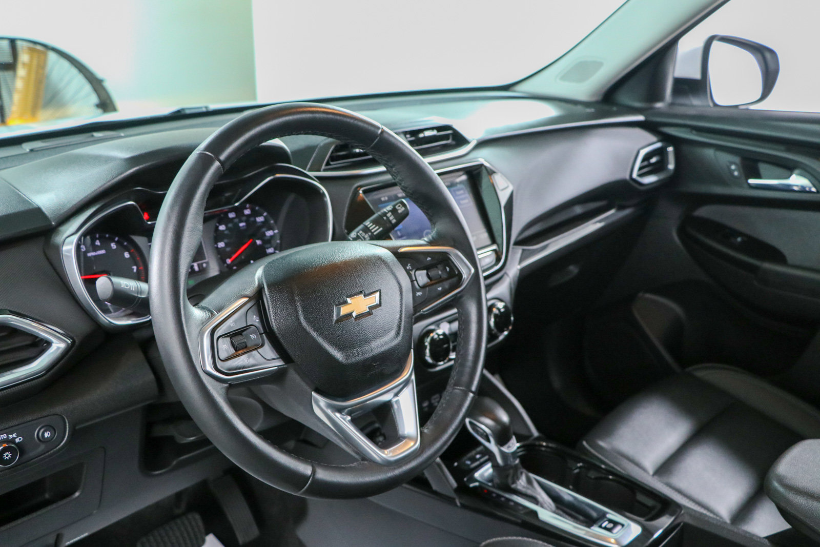 Used 2021 Chevrolet TrailBlazer LT w/ Premium Seating Package FWD image 22