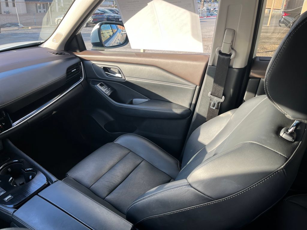 Used 2023 Nissan Rogue SL w/ SL Premium Package FWD image 24